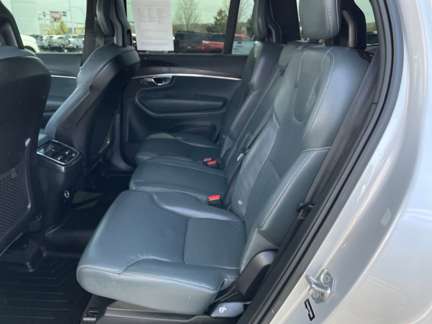 Used 2020 Volvo XC90 T6 Momentum w/ Protection Package Premier image 14