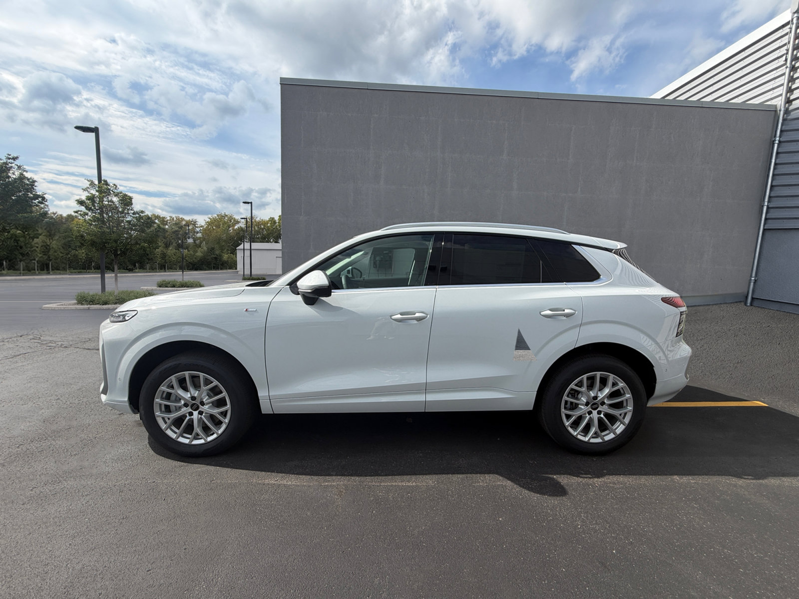 New 2026 Audi Q3 quattro 2.0T AWD/4WD image 2
