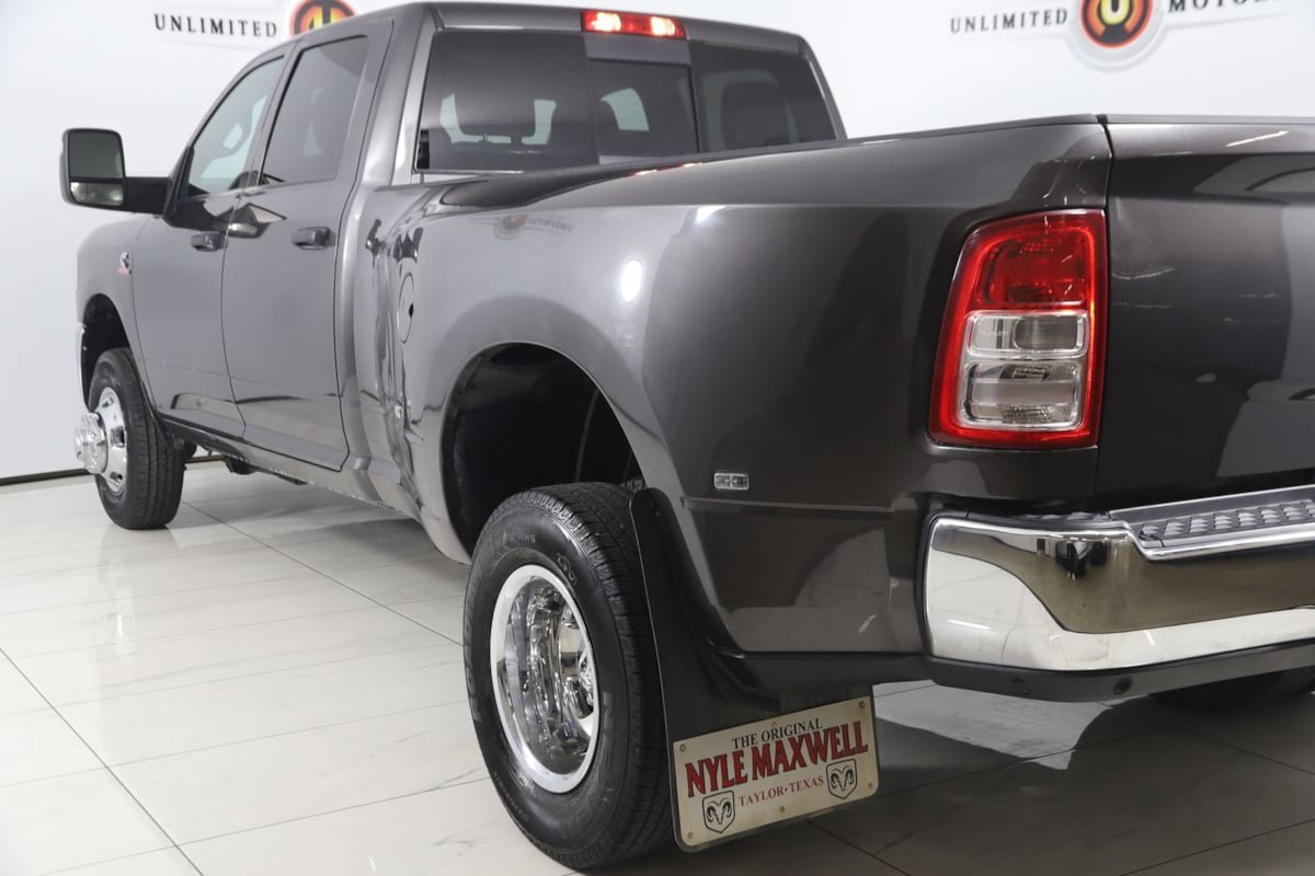 Used 2024 RAM 3500 Tradesman w/ Chrome Appearance Group AWD/4WD image 23