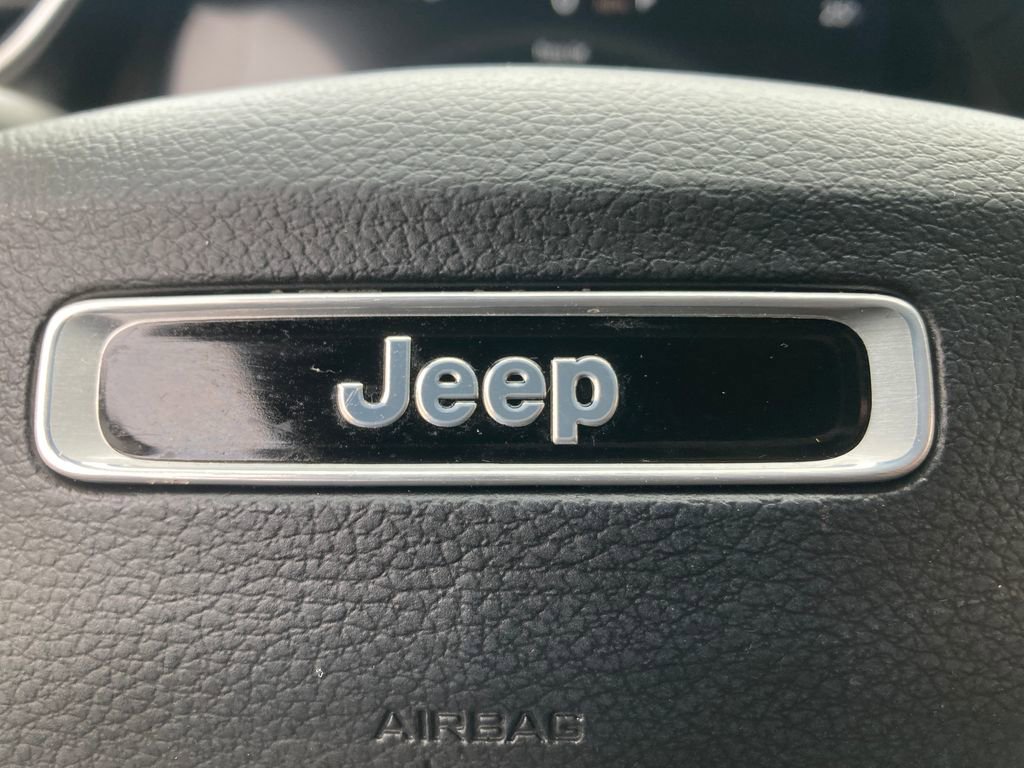 Used 2023 Jeep Grand Cherokee Limited w/ Luxury Tech Group II image 26