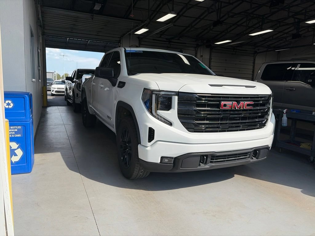 Used 2025 GMC Sierra 1500 Elevation AWD/4WD image 1
