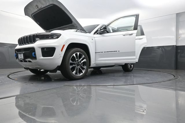 Used 2023 Jeep Grand Cherokee Overland AWD/4WD image 33