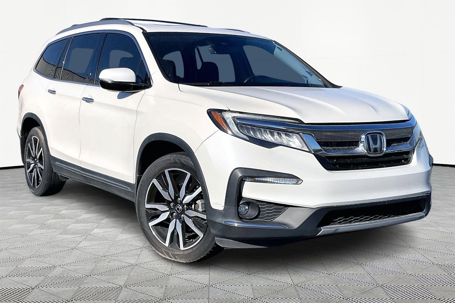 Used 2019 Honda Pilot Touring image 1