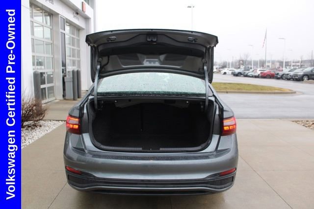 Used 2025 Volkswagen Jetta SE image 8