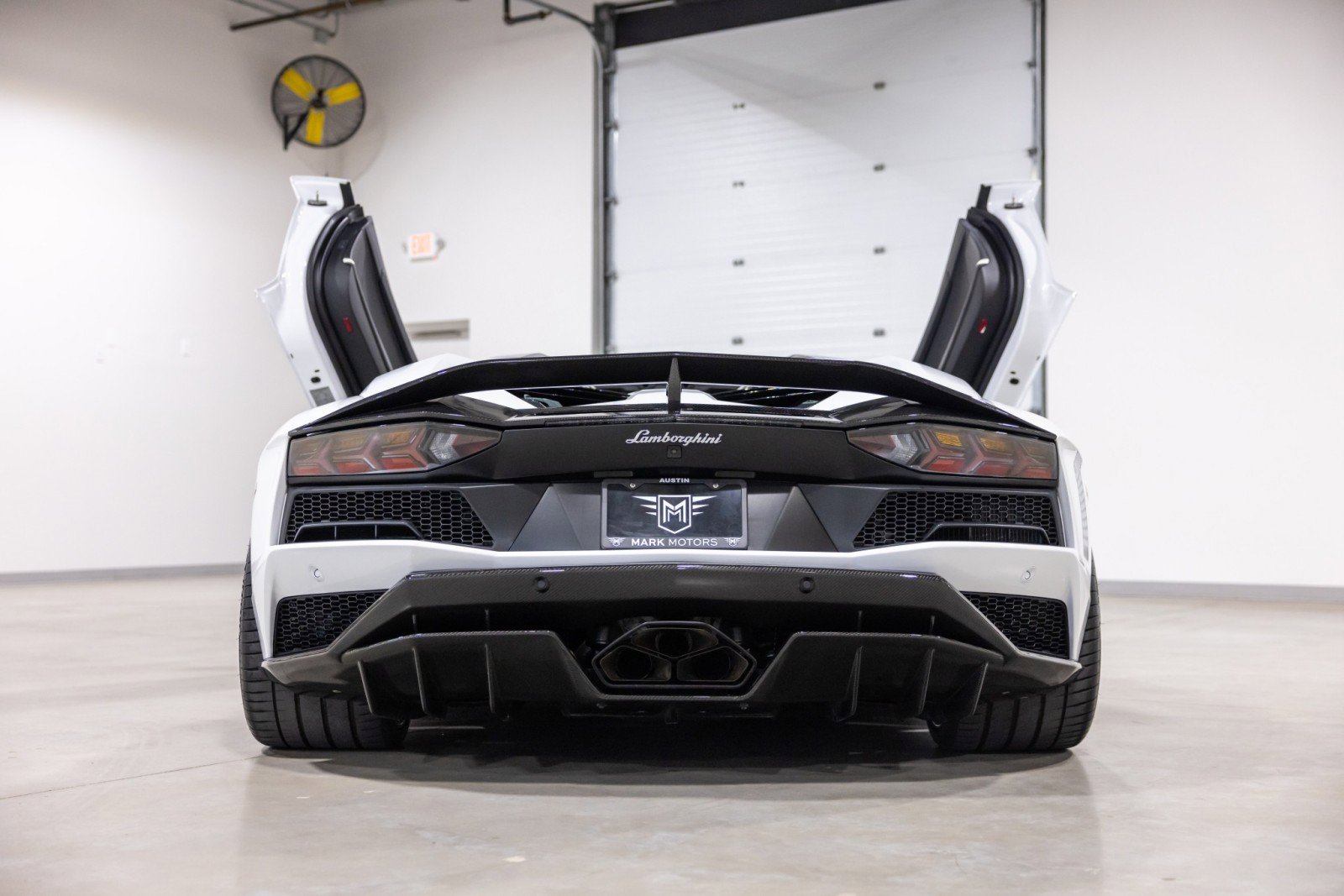 Used 2019 Lamborghini Aventador S image 5