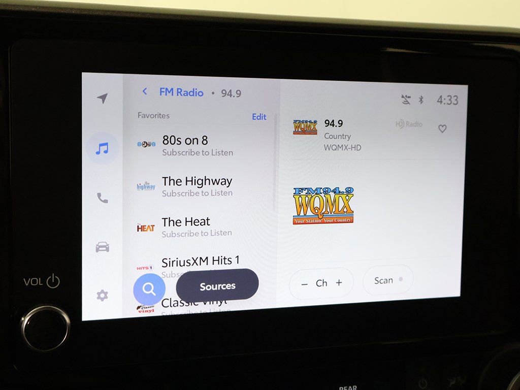 Used 2024 Toyota Highlander LE AWD/4WD image 45