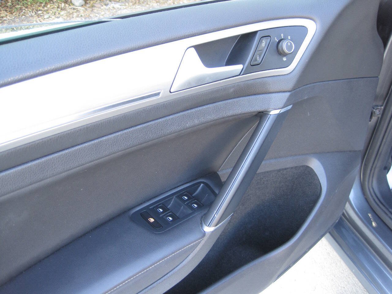 Used 2015 Volkswagen Golf S FWD image 19