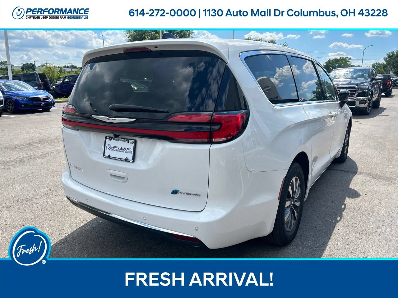Used 2026 Chrysler Pacifica Select FWD image 4