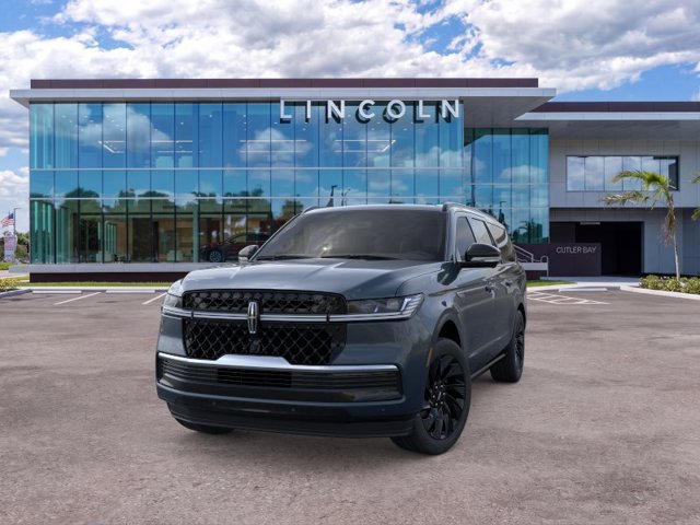 New 2025 Lincoln Navigator L Reserve w/ Jet Appearance Package AWD/4WD image 2
