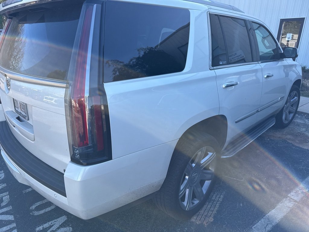 Used 2015 Cadillac Escalade Luxury image 7