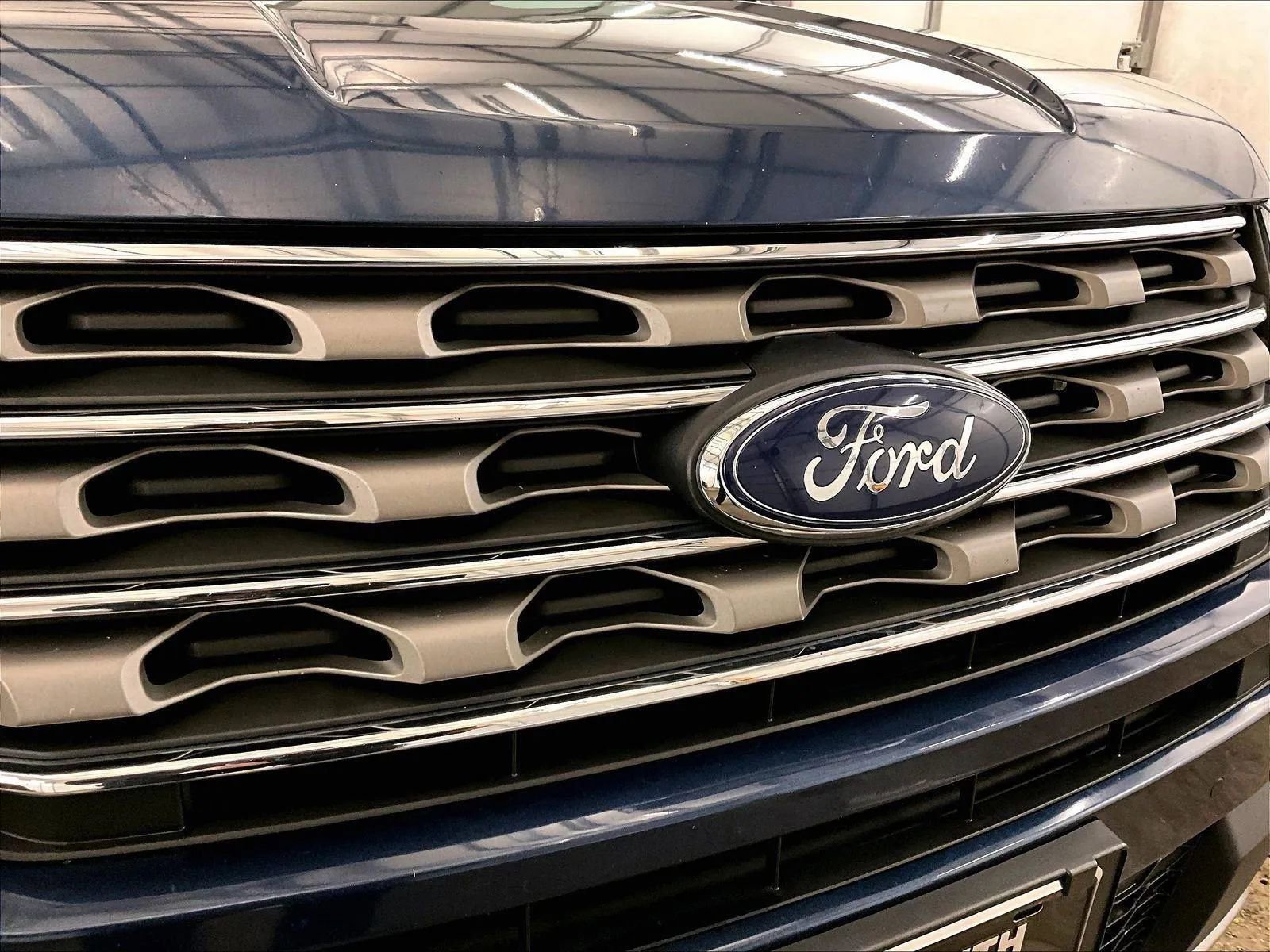 Used 2017 Ford Explorer XLT w/ Equipment Group 202A image 31