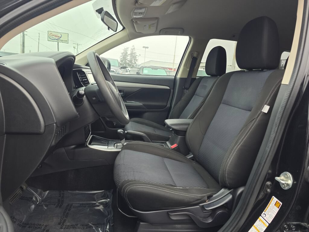 Used 2018 Mitsubishi Outlander ES FWD image 18