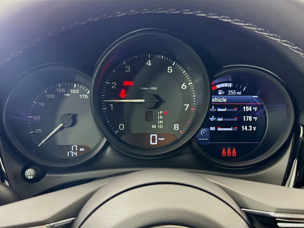 New 2026 Porsche Macan AWD/4WD image 16