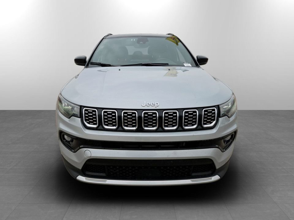 Used 2025 Jeep Compass Limited image 3