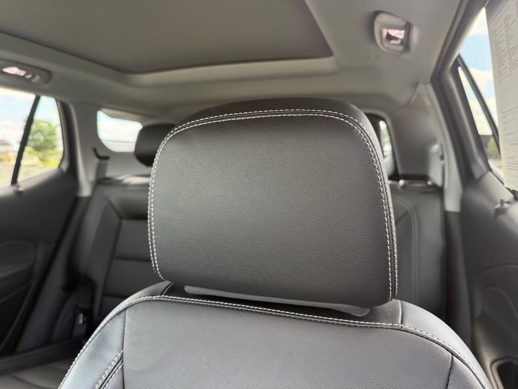 Used 2024 GMC Terrain SLT w/ Tech Package FWD image 29