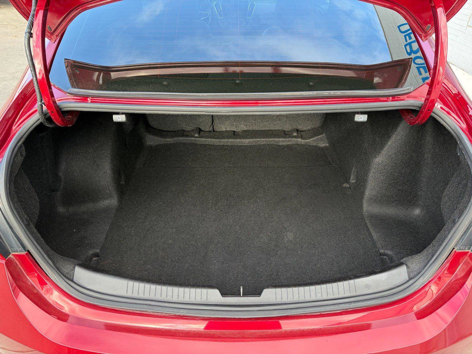 Used 2018 Chevrolet Malibu LT w/ Leather Package image 19