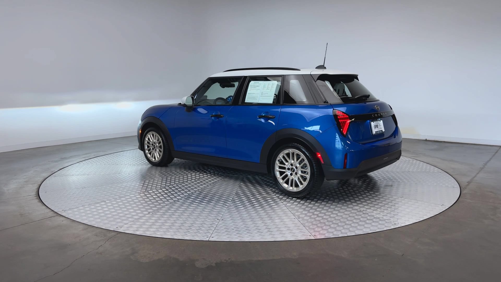 Used 2026 MINI Cooper 4-Door Hardtop FWD image 6