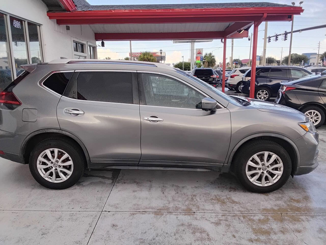Used 2018 Nissan Rogue SV w/ Premium Package image 3