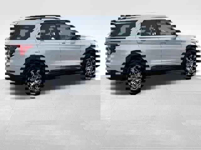 Used 2026 Ford Explorer Active w/ Active Comfort Package image 3