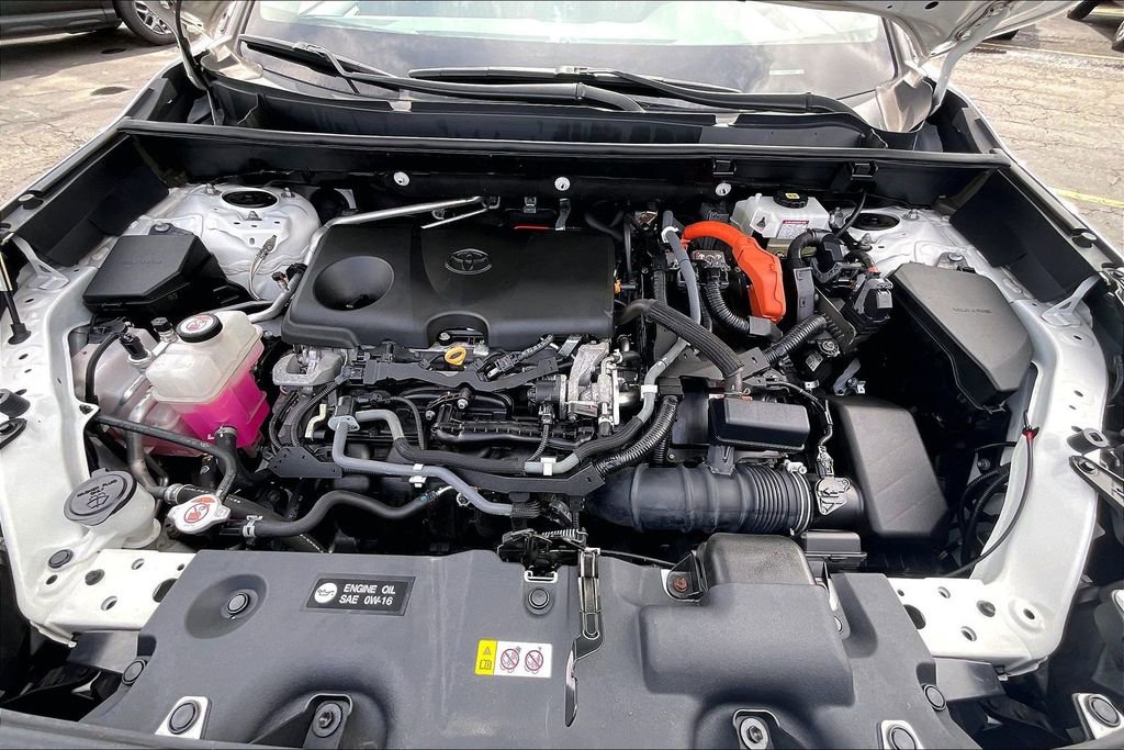 Used 2021 Toyota RAV4 XLE w/ Carpet Mat Package (TMS) AWD/4WD image 9