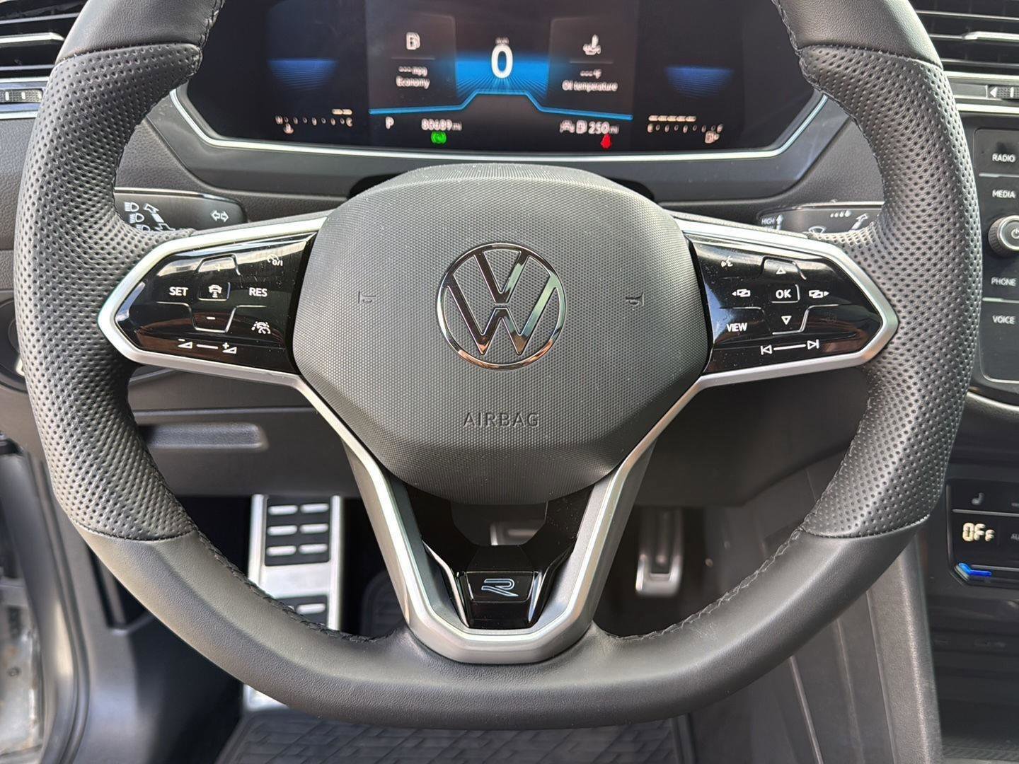 Used 2022 Volkswagen Tiguan SE R-Line image 15