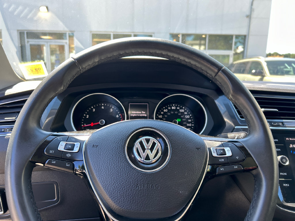 Used 2020 Volkswagen Tiguan SE w/ Panoramic Sunroof Package AWD/4WD image 12