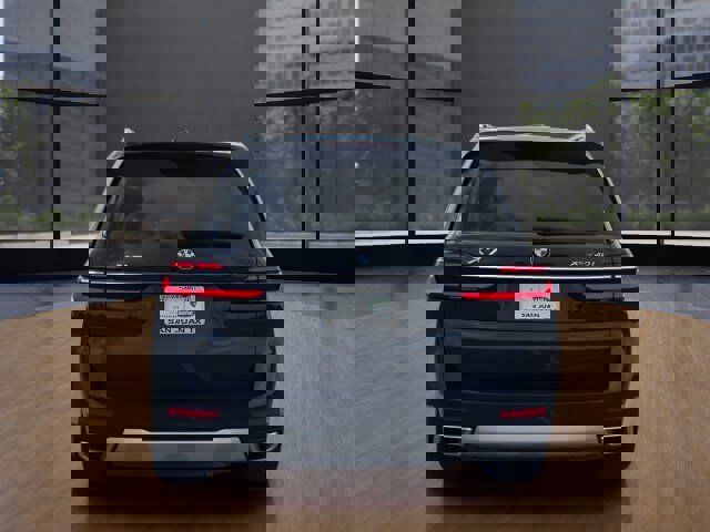 Used 2025 BMW X7 xDrive40i w/ Premium Package image 4