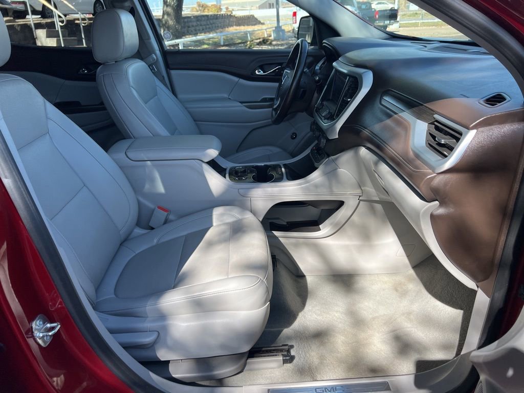 Used 2023 GMC Acadia SLT image 12