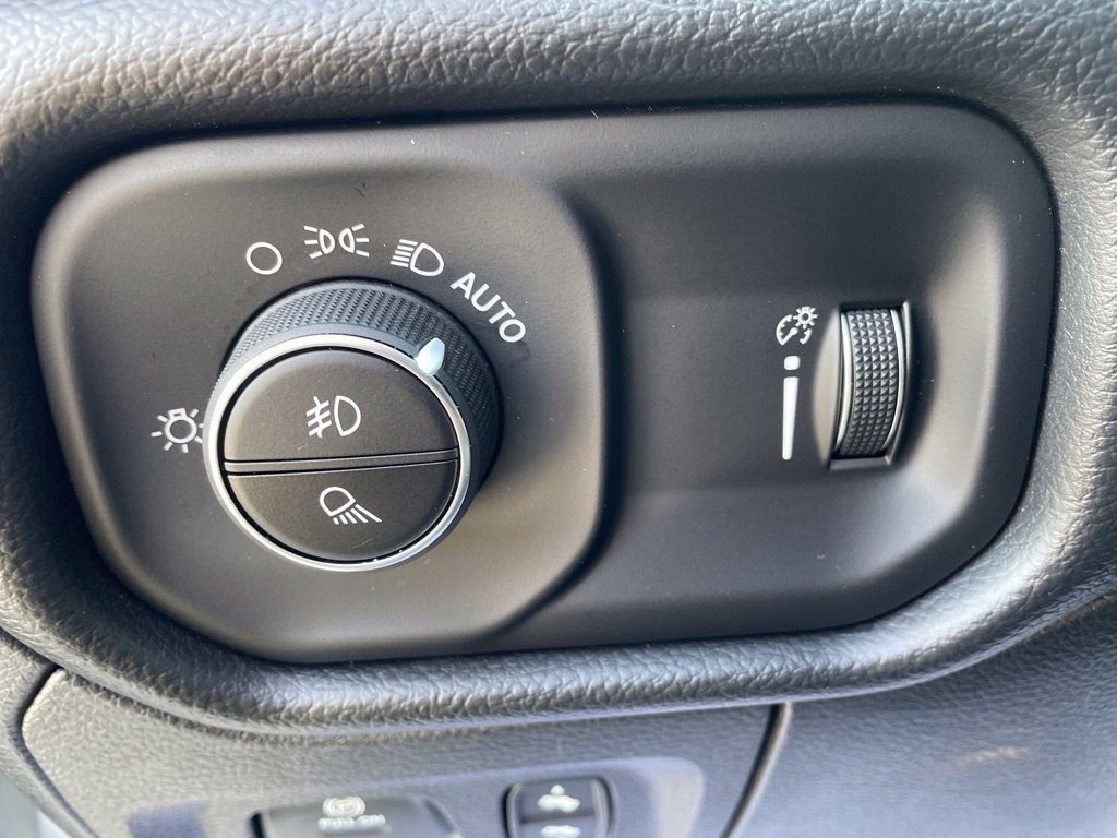 Used 2022 RAM 1500 Big Horn AWD/4WD image 16