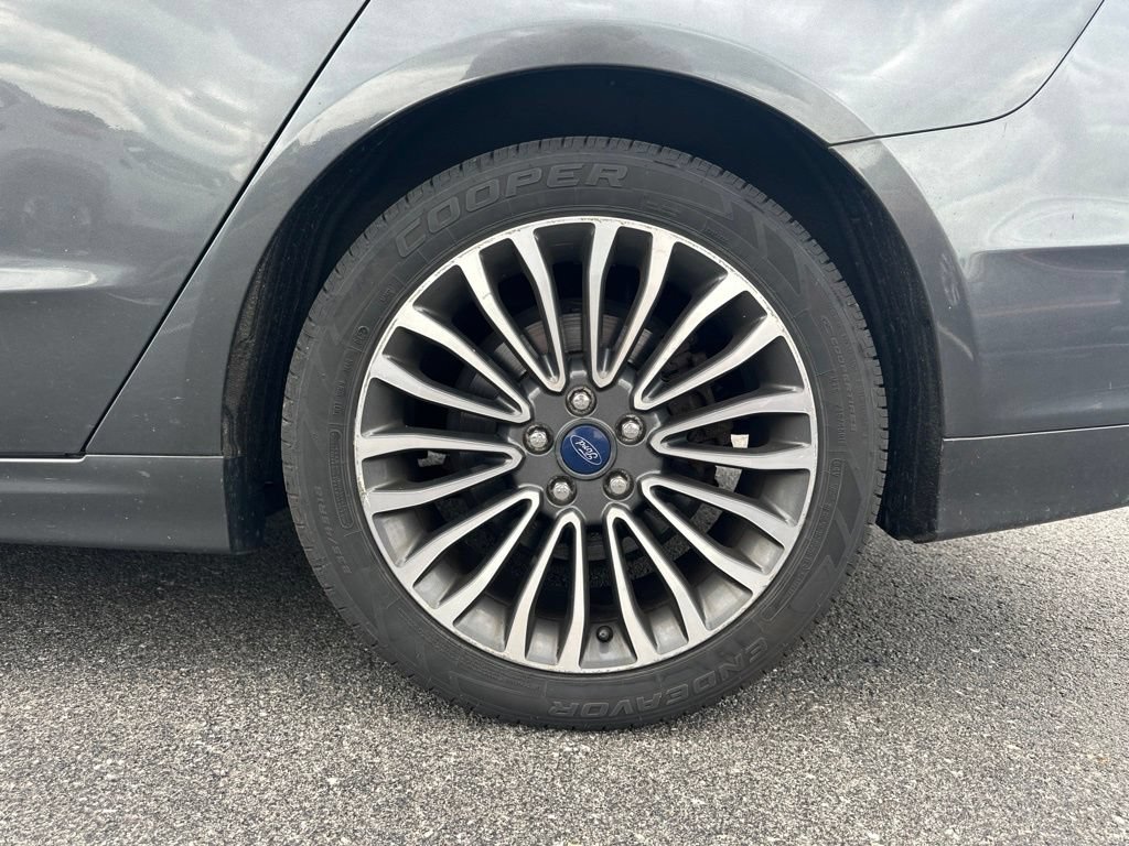 Used 2018 Ford Fusion SE w/ Equipment Group 602A FWD image 7