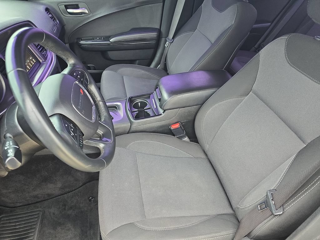 Used 2018 Dodge Charger SXT w/ Blacktop Package RWD image 15