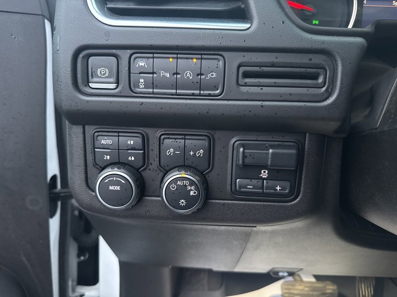 Used 2021 Chevrolet Suburban RST w/ Luxury Package image 15