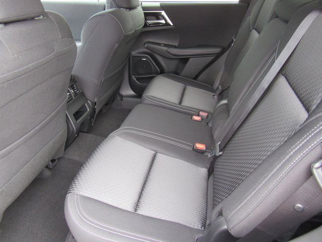 New 2026 Mitsubishi Outlander ES image 8