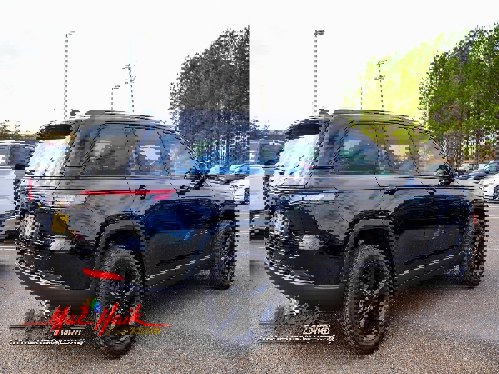 Used 2024 Jeep Grand Cherokee Limited w/ Black Appearance Package image 11