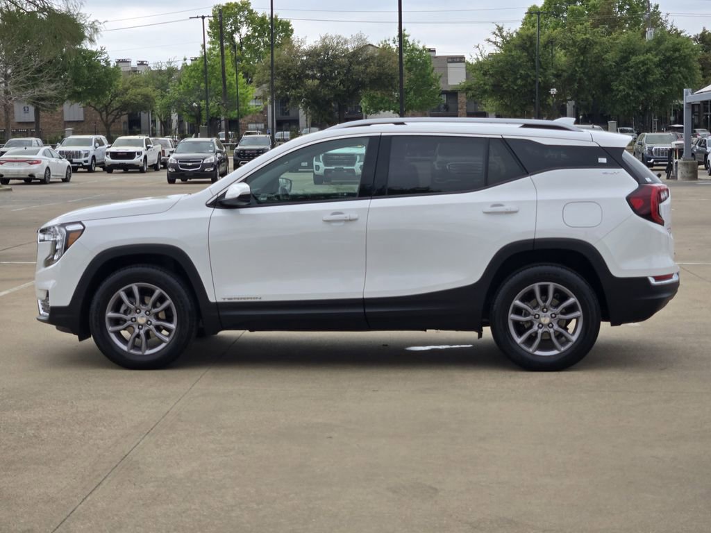 Used 2024 GMC Terrain SLT image 4