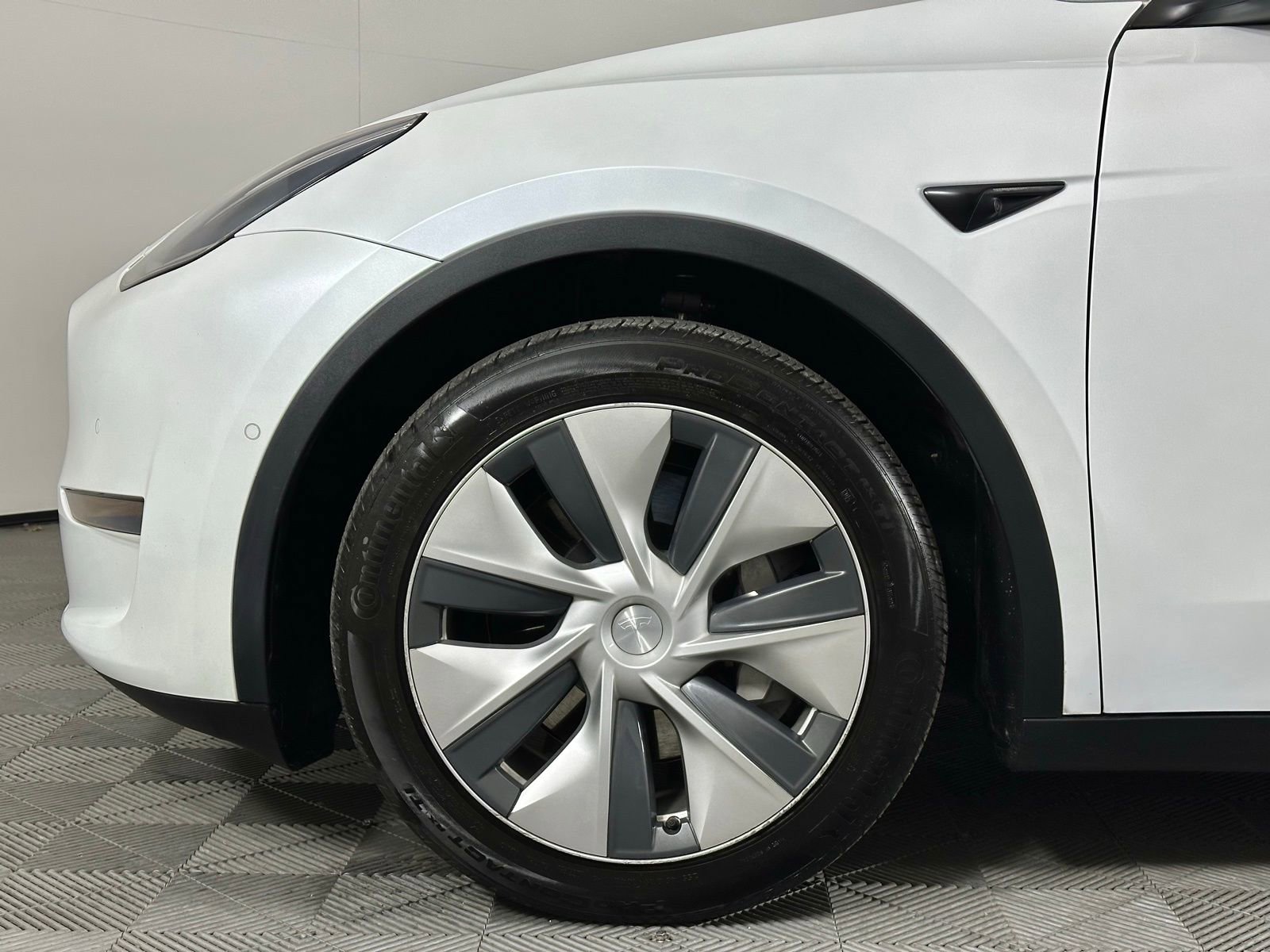 Used 2022 Tesla Model Y Long Range image 8