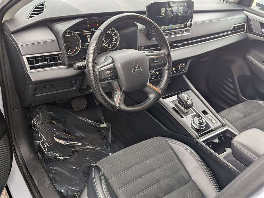 Used 2024 Mitsubishi Outlander SE image 11