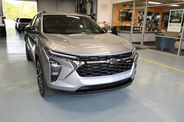 New 2026 Chevrolet Trax RS w/ Driver Confidence Package FWD image 3