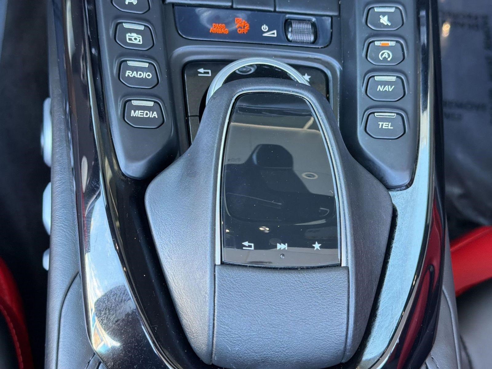 Used 2021 Aston Martin V8 Vantage Roadster RWD image 34