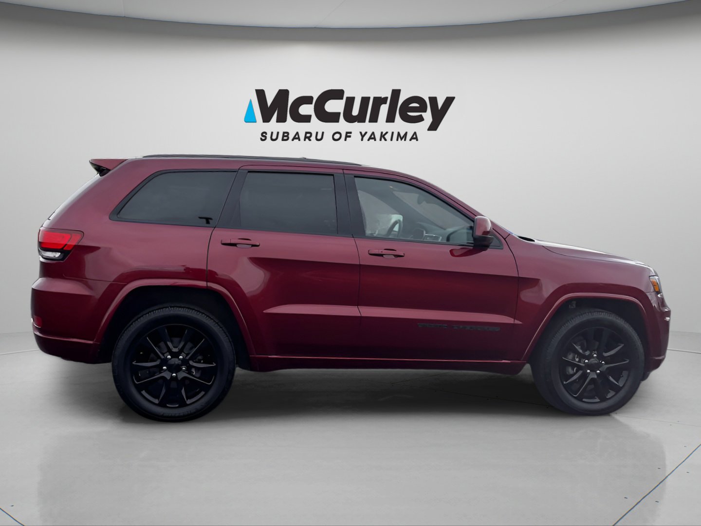 Used 2018 Jeep Grand Cherokee Altitude AWD/4WD image 7