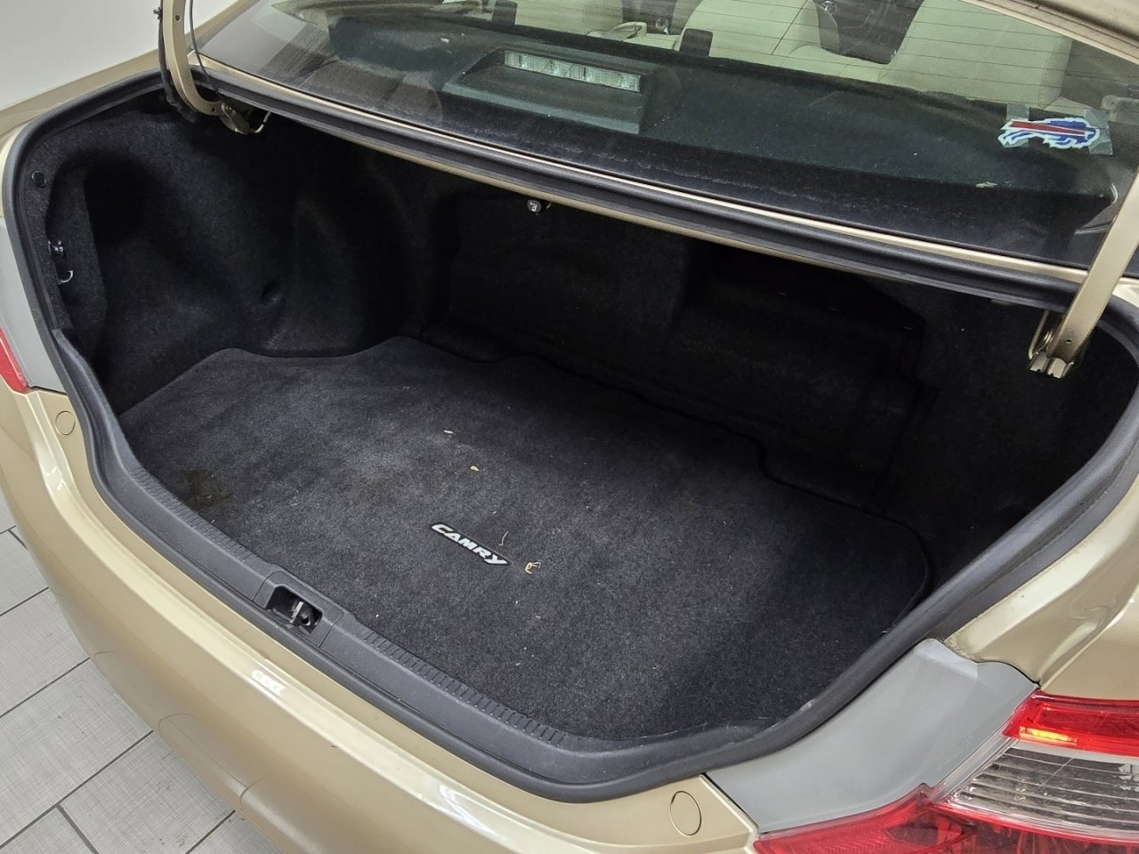 Used 2012 Toyota Camry LE image 17