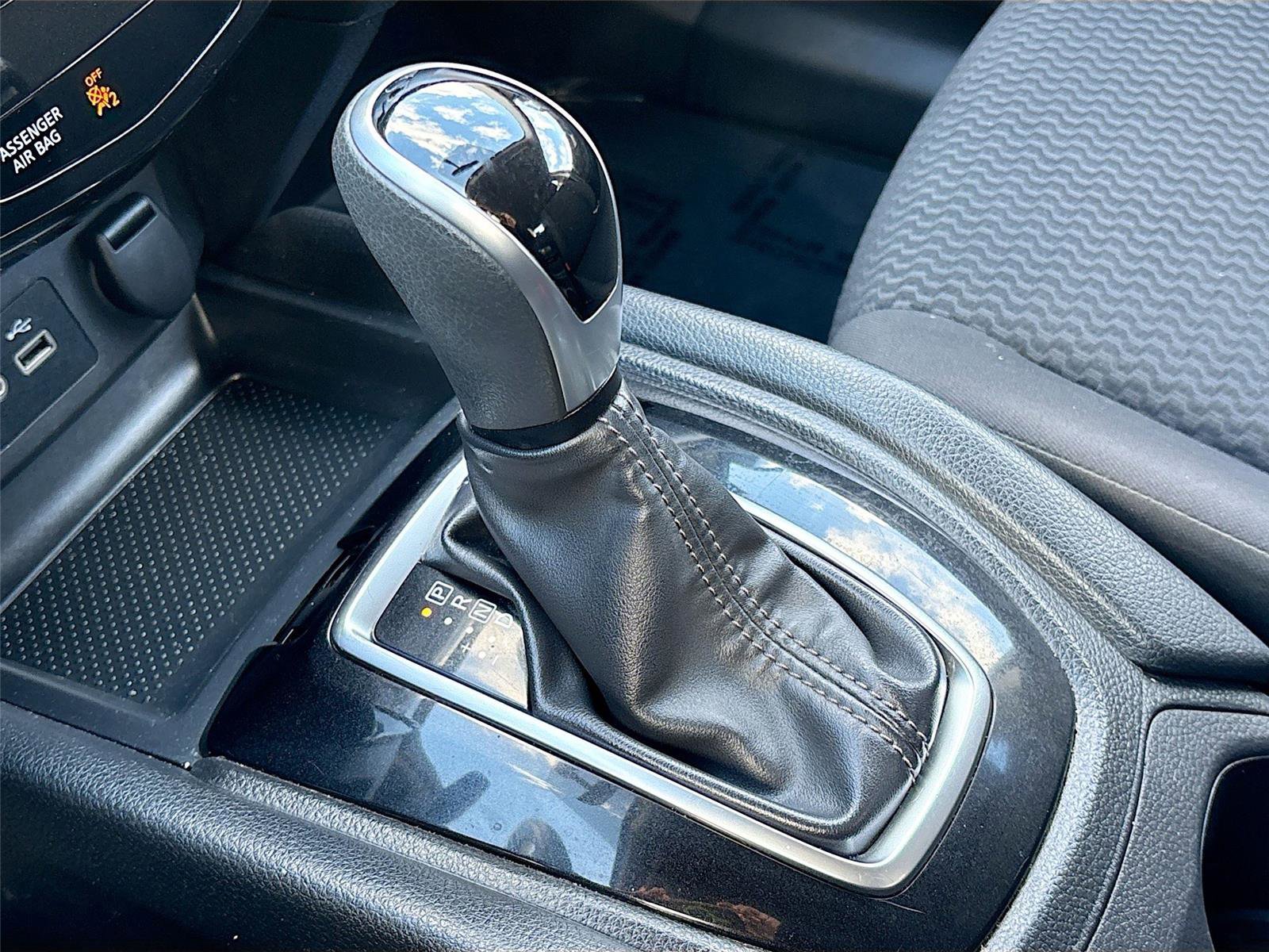 Used 2019 Nissan Rogue Sport S image 17