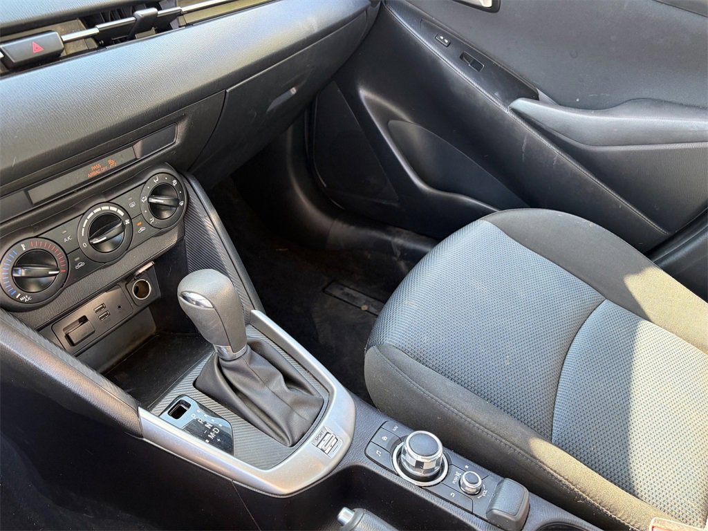 Used 2019 Toyota Yaris L image 24