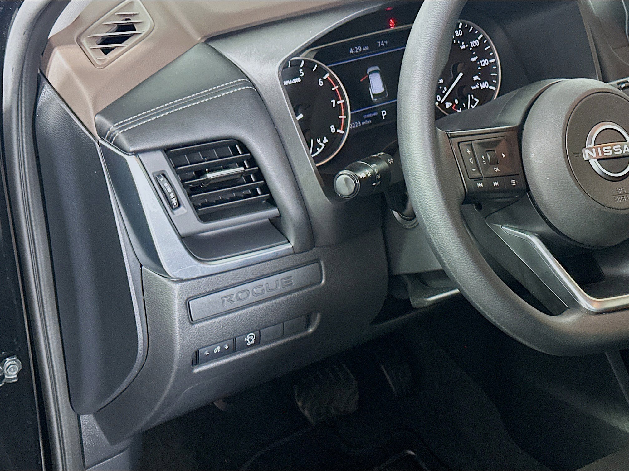 Used 2023 Nissan Rogue S image 17