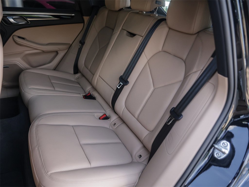Used 2025 Porsche Macan image 30