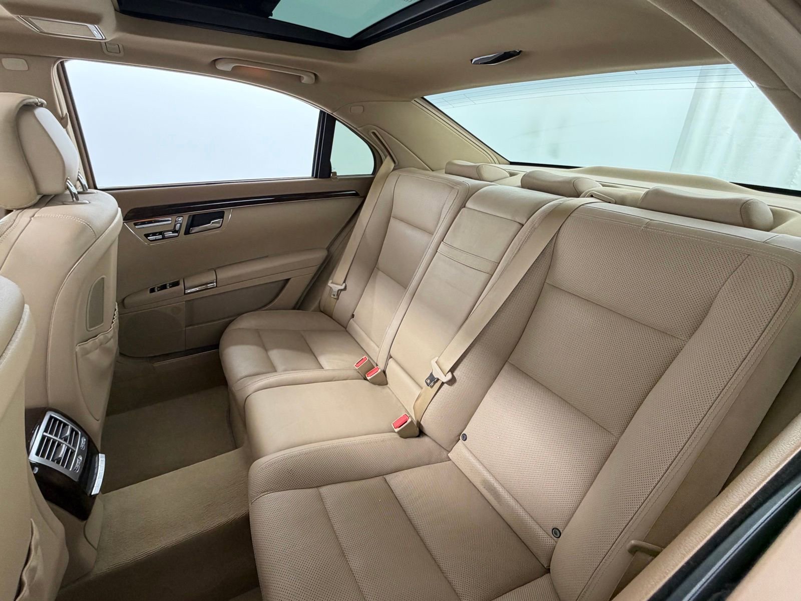 Used 2011 Mercedes-Benz S 550 4MATIC image 37
