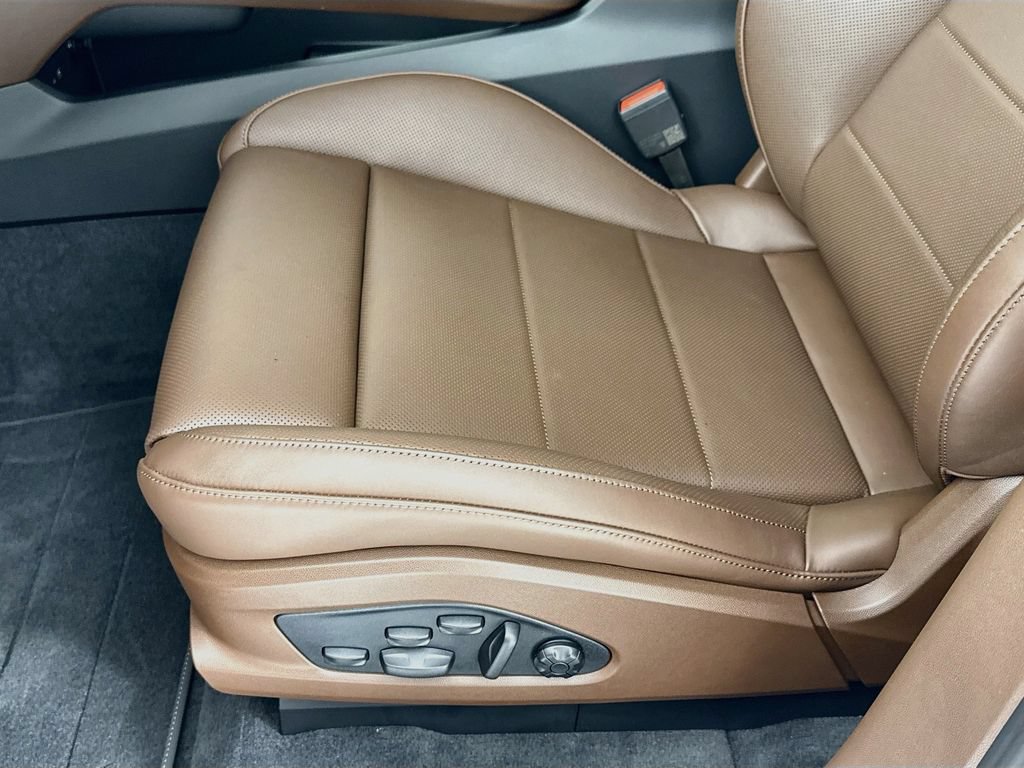 New 2026 Porsche Macan Turbo Electric AWD/4WD image 13