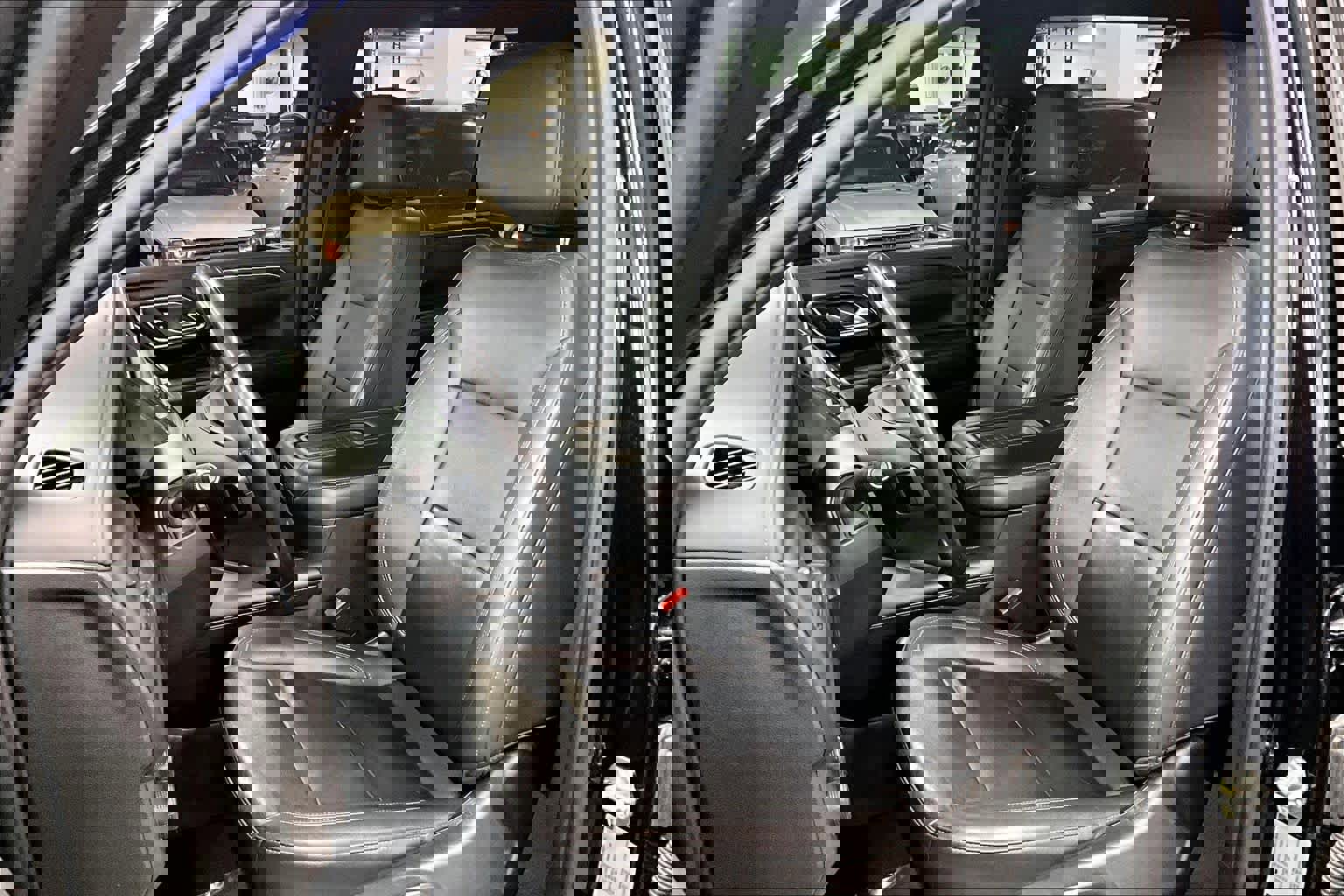 Used 2022 Chevrolet Suburban LT image 7