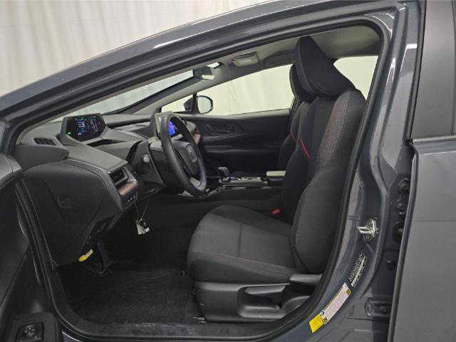 Used 2025 Toyota Prius Plug-In Hybrid image 5