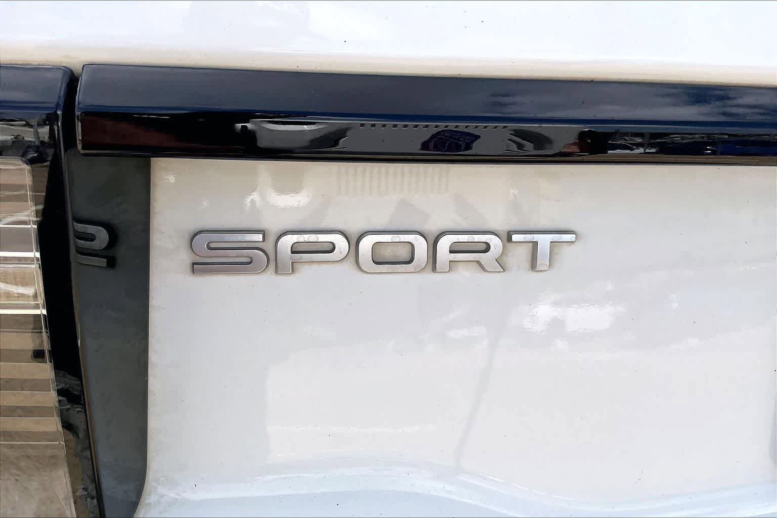 Used 2016 Land Rover Discovery Sport HSE AWD/4WD image 7